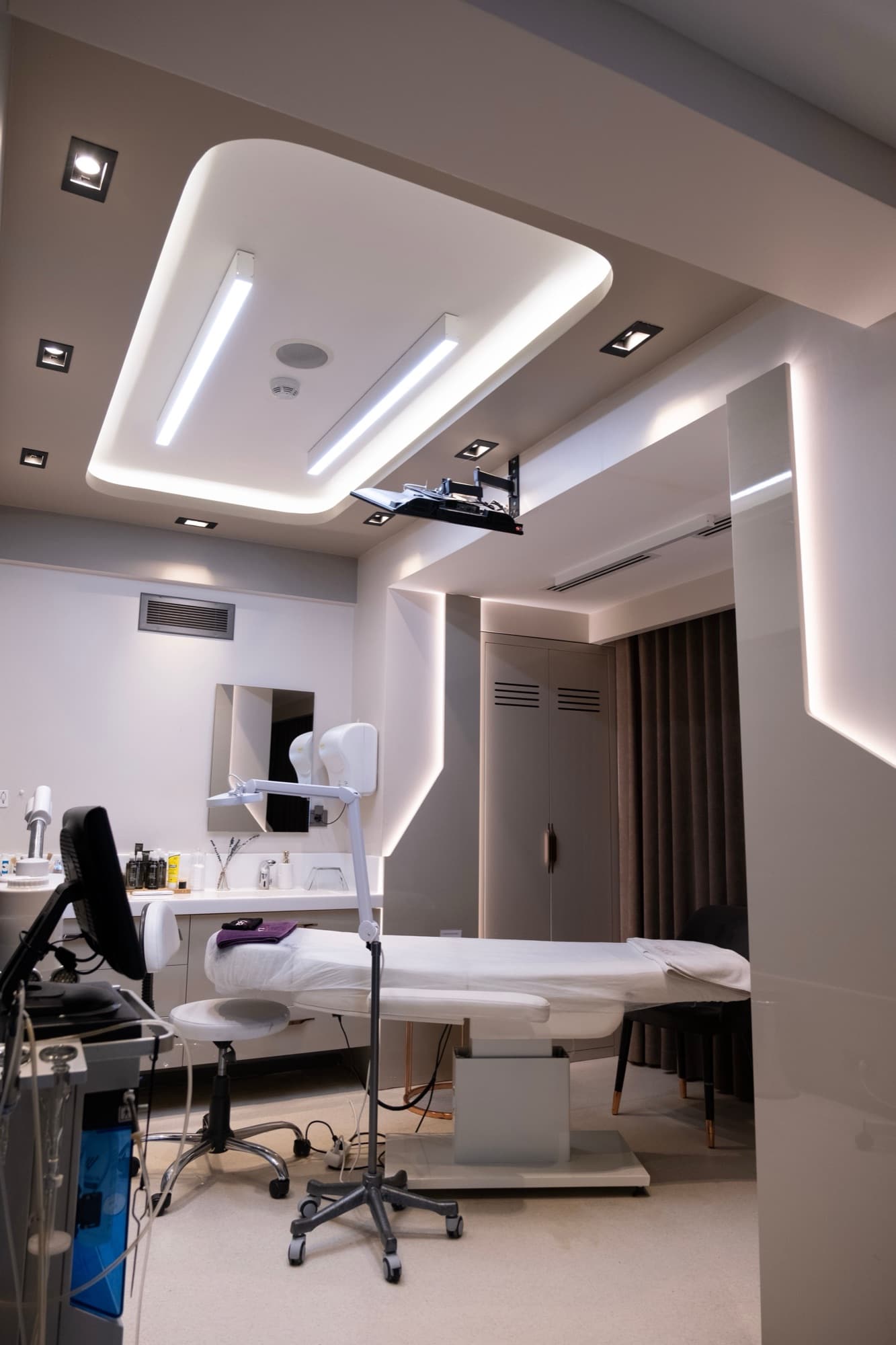 Modern wellness clinic treatment room